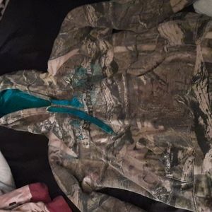 Women's medium cabela's pullover hoodie